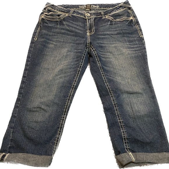 myth of jade capris - Picture 2 of 3